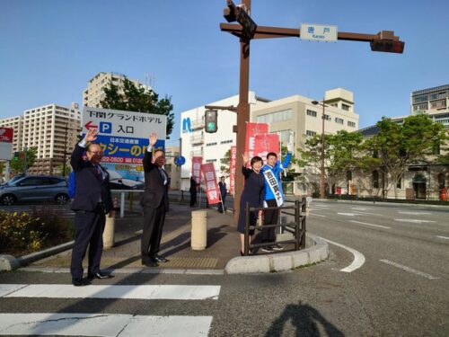 唐戸のグランドホテル前にて