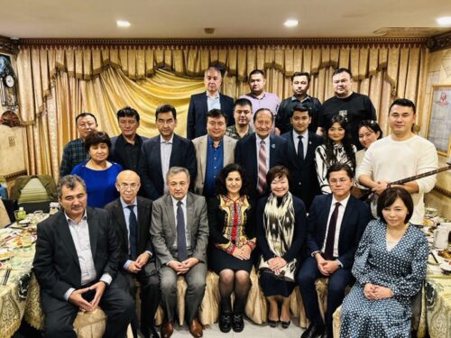 国際ウイグルフォーラムに参加した皆さんと