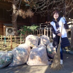 神社のお掃除