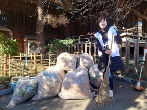 神社のお掃除