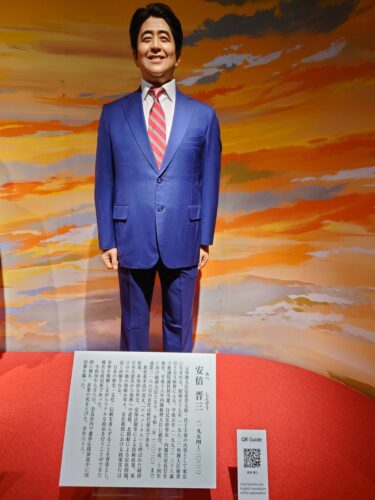 主人の蝋人形