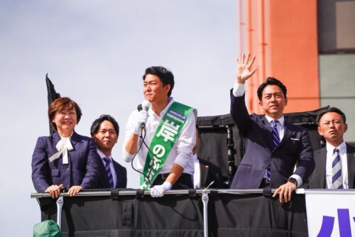 岸信千世街頭演説