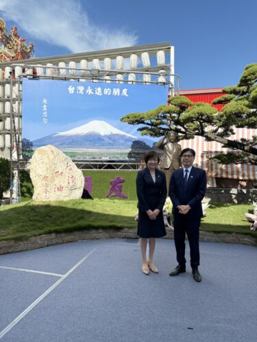 台湾高雄市・主人の銅像