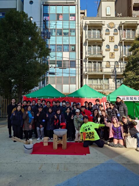 歌舞伎町大久保公園でのお餅つき