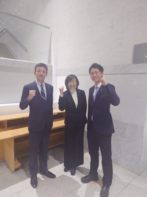 岸信千世候補、吉田真次候補と