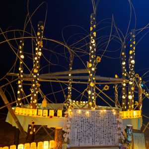 大川小学校での慰霊祭と竹あかり点灯式