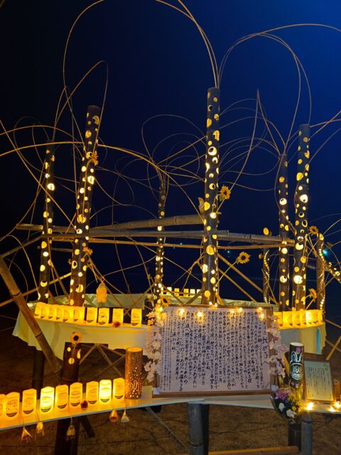大川小学校での慰霊祭と竹あかり点灯式
