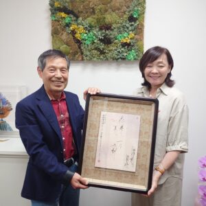 弁護士の丸山和也さん来所